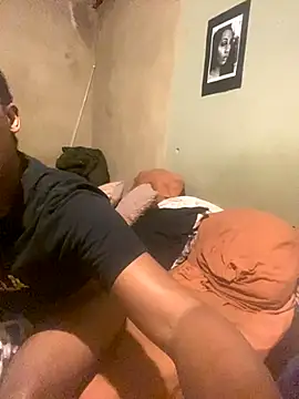 Moorella1 online show from December 4, 2025, 7:55 pm