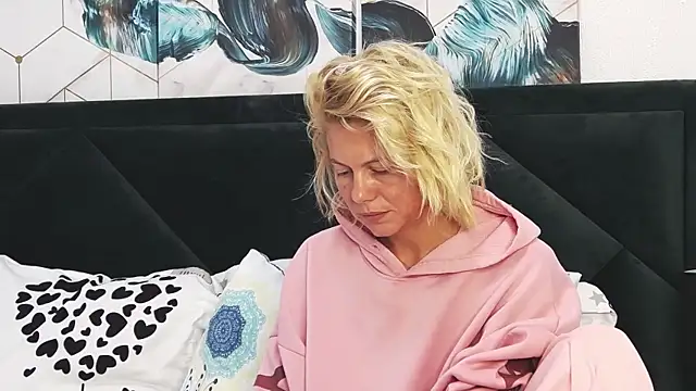 tanyagrey online show from September 19, 2025, 6:48 am