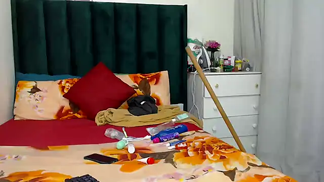 GaggingQueenxx online show from November 26, 2025, 1:34 pm