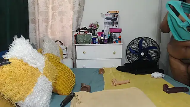 GaggingQueenxx online show from June 10, 2026, 12:37 pm