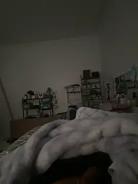 AdrianUquillas online show from April 9, 2026, 4:01 pm