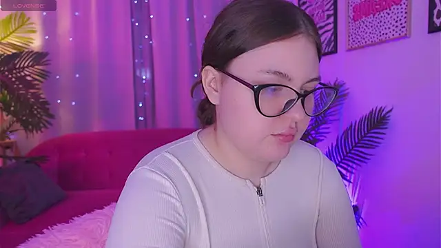 Snapshot of Mia__Peach chatting on March 18, 2025, 12:05 am Mia Peach online show from March 18, 2025, 12:05 am