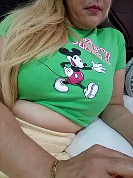 lamorbosa37 online show from March 14, 2025, 5:57 pm