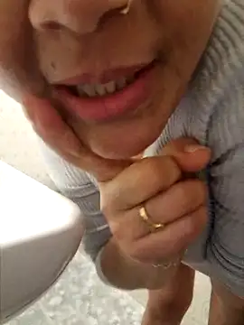 Snapshot of lamorbosa37 chatting on February 18, 2026, 2:24 pm lamorbosa37 online show from February 18, 2026, 2:24 pm