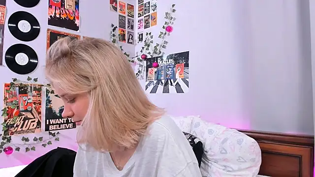 AliciaParkerf online show from February 12, 2025, 8:29 pm