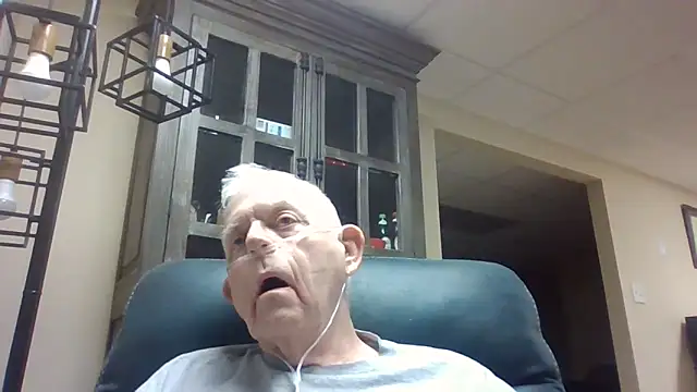 Snapshot of bootlegmanz chatting on September 23, 2025, 12:30 pm bootlegmanz online show from September 23, 2025, 12:30 pm