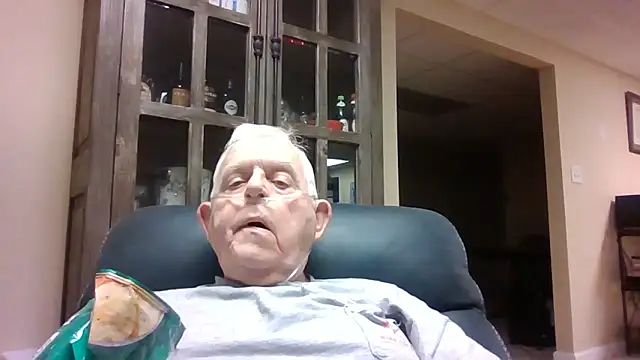 Snapshot of bootlegmanz chatting on October 4, 2025, 5:22 pm bootlegmanz online show from October 4, 2025, 5:22 pm