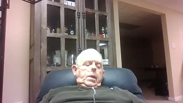 Snapshot of bootlegmanz chatting on November 1, 2025, 2:41 pm bootlegmanz online show from November 1, 2025, 2:41 pm