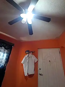 Snapshot of miicheele32 chatting on February 19, 2025, 7:27 pm miicheele32 online show from February 19, 2025, 7:27 pm