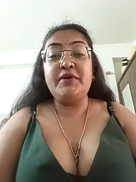 LAVERNIYA  online show from September 10, 2025, 5:51 am