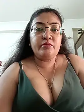 LAVERNIYA  online show from September 13, 2025, 5:07 am