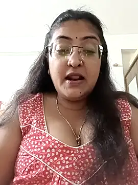 LAVERNIYA  online show from September 17, 2025, 3:46 pm
