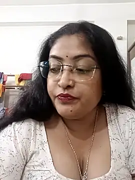 LAVERNIYA  online show from September 23, 2025, 10:18 am