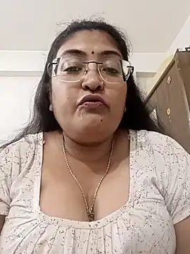 LAVERNIYA  online show from October 9, 2025, 11:41 am