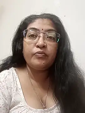 LAVERNIYA  online show from October 15, 2025, 6:35 am