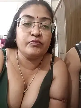 LAVERNIYA  online show from October 15, 2025, 6:41 pm