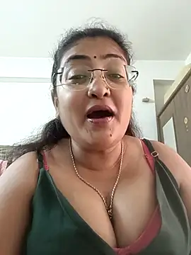 LAVERNIYA  online show from November 1, 2025, 5:53 am