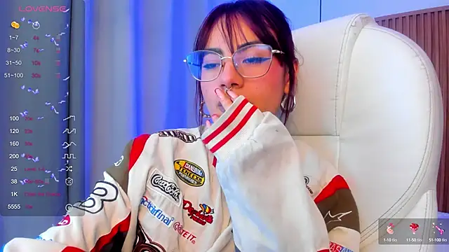 sophiecherry  online show from September 29, 2025, 5:23 am