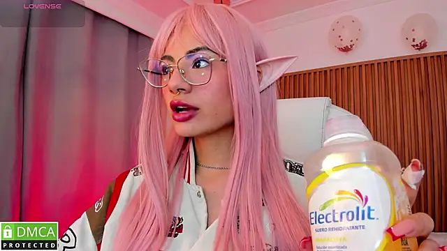 sophiecherry  online show from October 19, 2025, 5:41 am