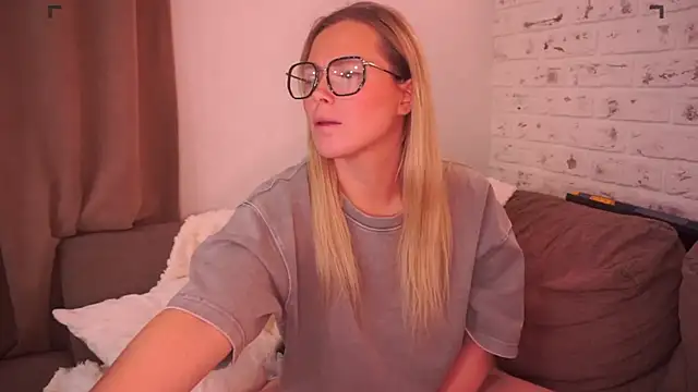 Snapshot of Charming_Daphny chatting on March 18, 2025, 4:04 pm Charming Daphny online show from March 18, 2025, 4:04 pm