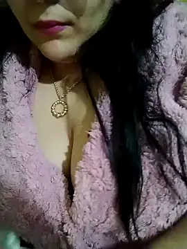 Snapshot of DALO3A85 chatting on February 22, 2025, 1:24 pm DALO3A85 online show from February 22, 2025, 1:24 pm