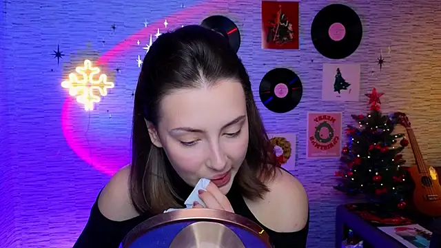 GloriaElmer online show from December 23, 2024, 2:17 pm