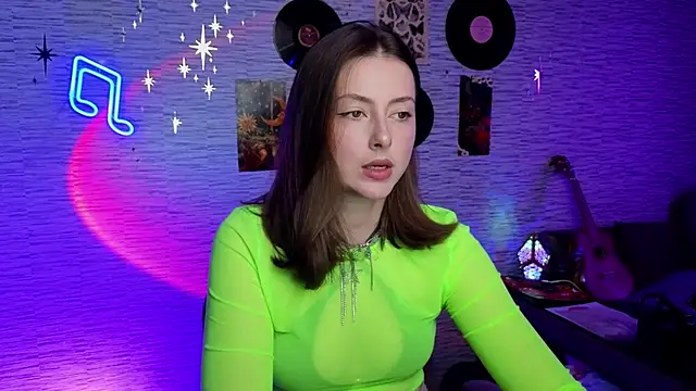 GloriaElmer online show from March 14, 2025, 10:07 am