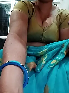 HOT RANII online show from February 11, 2026, 11:10 pm