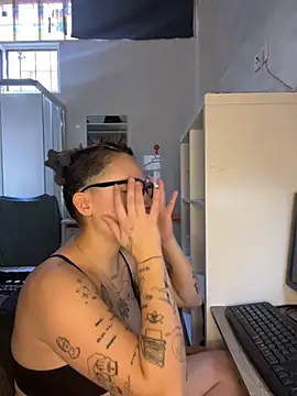 Snapshot of Hawitxui chatting on October 26, 2025, 10:32 am Hawitxui online show from October 26, 2025, 10:32 am