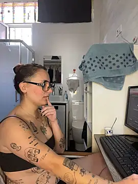 Snapshot of Hawitxui chatting on October 28, 2025, 11:47 am Hawitxui online show from October 28, 2025, 11:47 am