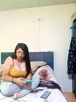 Snapshot of _Angelinaandrade_ chatting on January 13, 2026, 6:57 pm Angelinaandrade online show from January 13, 2026, 6:57 pm