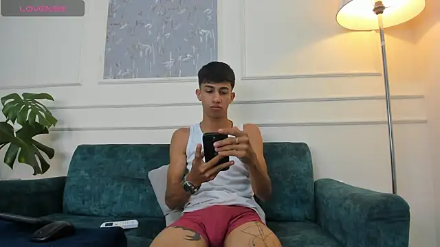 Snapshot of Lucian_Davi chatting on January 25, 2025, 8:10 pm Lucian Davi online show from January 25, 2025, 8:10 pm