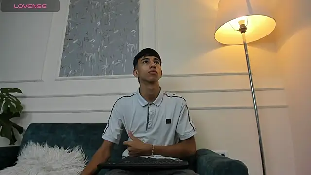 Snapshot of Lucian_Davi chatting on February 3, 2025, 12:14 pm Lucian Davi online show from February 3, 2025, 12:14 pm