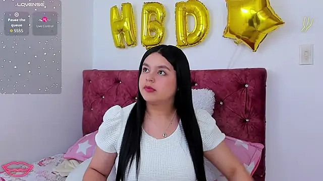 Snapshot of skyhotgirll chatting on March 28, 2026, 7:35 pm skyhotgirll online show from March 28, 2026, 7:35 pm