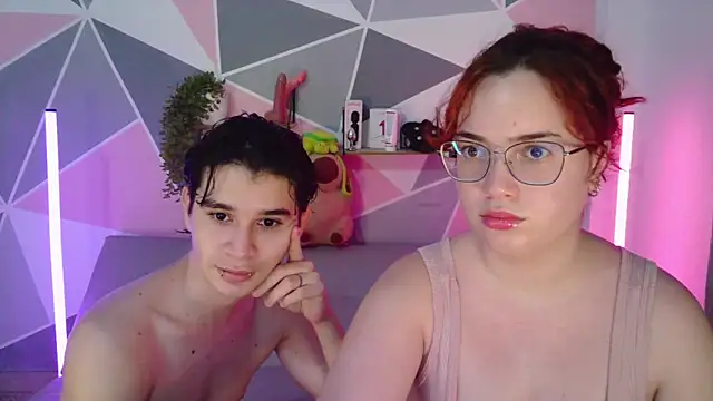 Snapshot of AndrewAnndCherry chatting on September 19, 2025, 12:45 am AndrewAnndCherry online show from September 19, 2025, 12:45 am