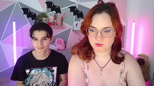 Snapshot of AndrewAnndCherry chatting on October 15, 2025, 11:27 pm AndrewAnndCherry online show from October 15, 2025, 11:27 pm