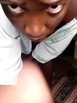 Snapshot of pretty_prickle chatting on November 21, 2025, 4:44 am pretty prickle online show from November 21, 2025, 4:44 am