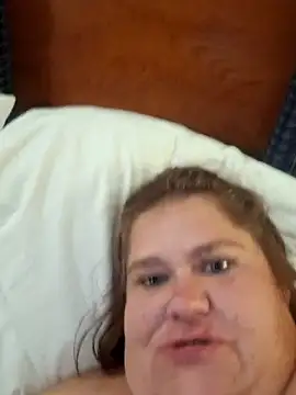 Snapshot of mcv131985 chatting on October 3, 2025, 10:34 am mcv131985 online show from October 3, 2025, 10:34 am