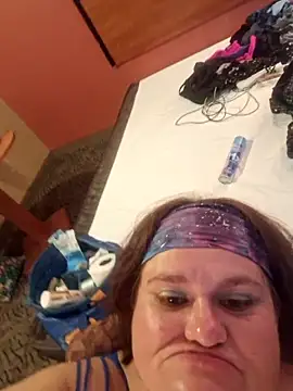 Snapshot of mcv131985 chatting on October 17, 2025, 4:15 am mcv131985 online show from October 17, 2025, 4:15 am