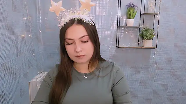 EmiliaTemi  online show from December 24, 2024, 1:28 pm