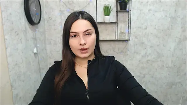 EmiliaTemi  online show from December 27, 2024, 12:12 pm