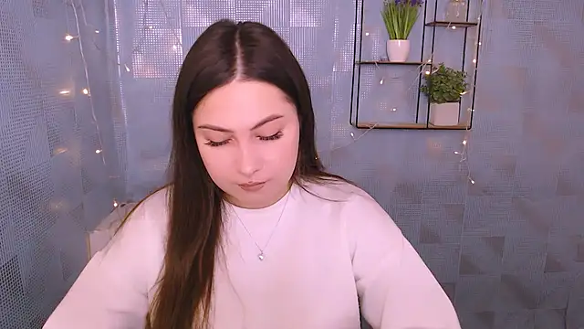 EmiliaTemi  online show from January 9, 2025, 1:02 pm