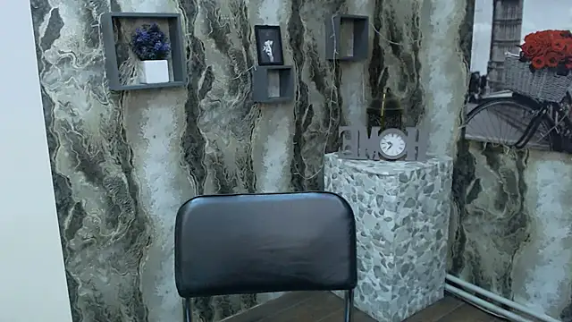 EmiliaTemi  online show from January 23, 2025, 4:59 pm