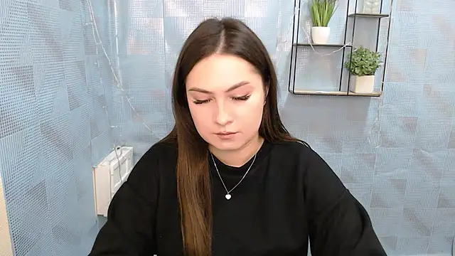 EmiliaTemi  online show from January 28, 2025, 2:10 pm