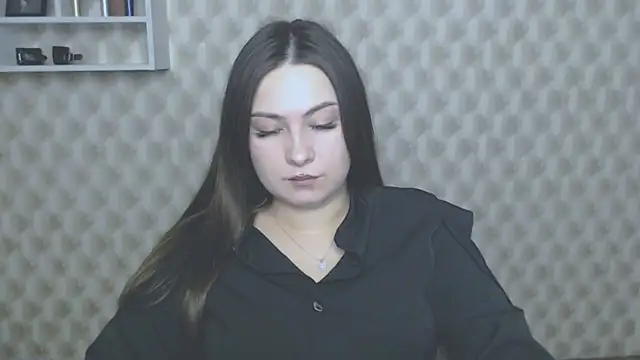 EmiliaTemi  online show from February 6, 2025, 4:36 pm