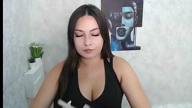 EmiliaTemi  online show from September 10, 2025, 11:32 am