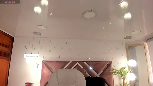  Antonnela  online show from September 26, 2025, 1:59 pm