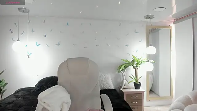 Snapshot of _Antonnela_ chatting on April 15, 2026, 2:24 pm Antonnela online show from April 15, 2026, 2:24 pm