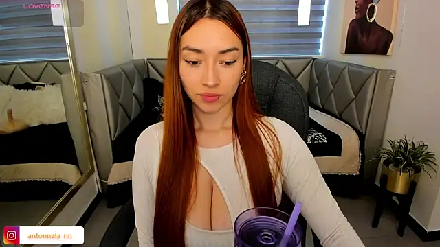 Snapshot of _Antonnela_ chatting on May 4, 2026, 9:00 pm Antonnela online show from May 4, 2026, 9:00 pm