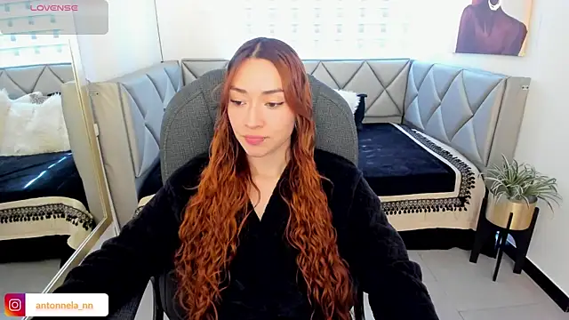 Snapshot of _Antonnela_ chatting on May 19, 2026, 7:42 pm Antonnela online show from May 19, 2026, 7:42 pm